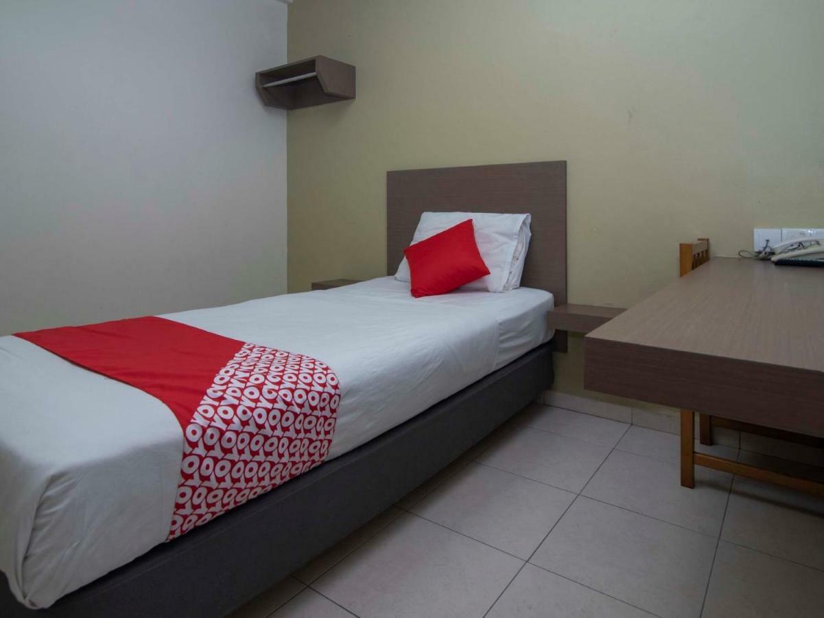 Oyo 434 Marbella Hotel Johor Bahru Exteriör bild