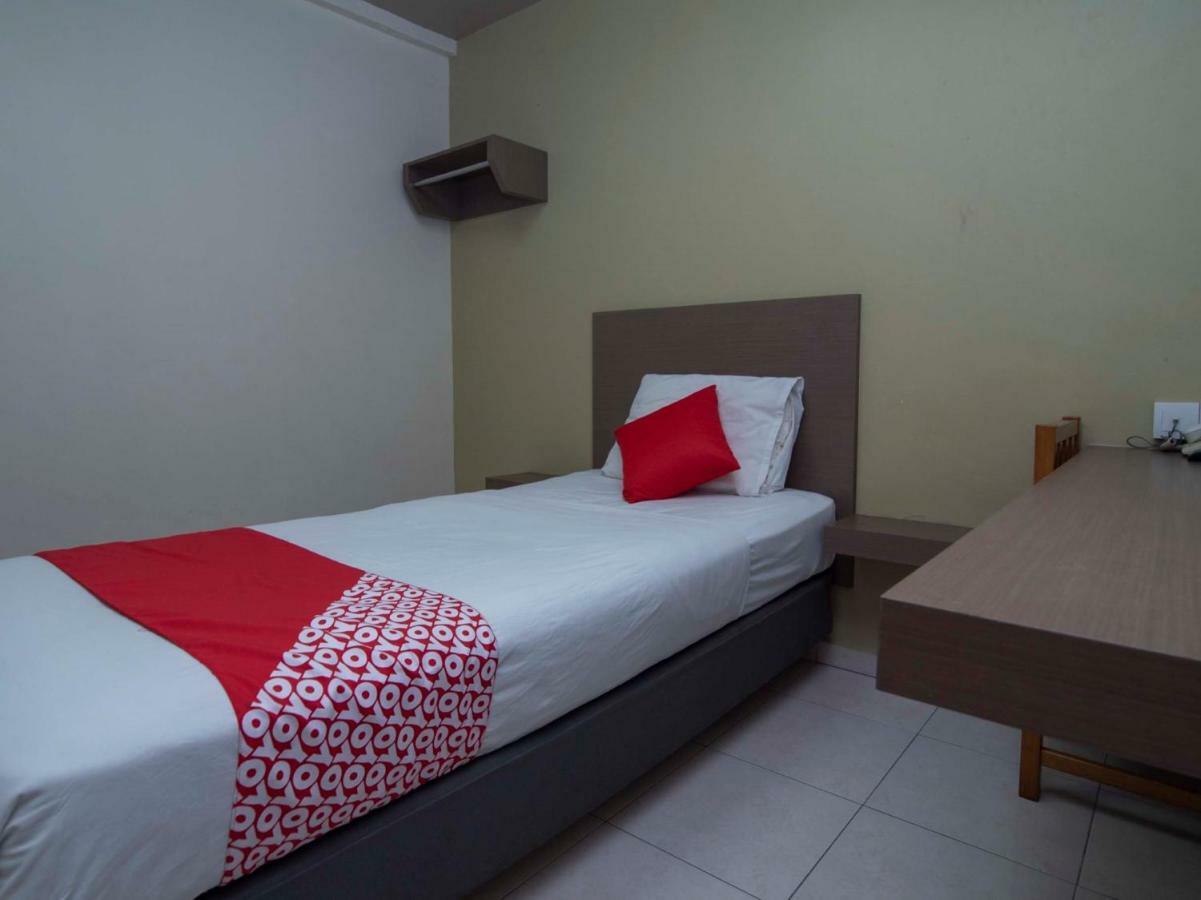 Oyo 434 Marbella Hotel Johor Bahru Exteriör bild